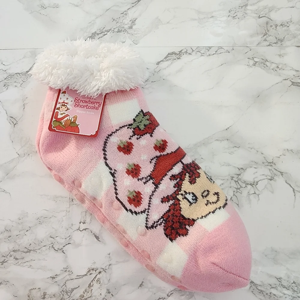 Strawberry Shortcake Non Slip Slipper Socks Women’s Shoe Size 4-10 Soft Knit NEW